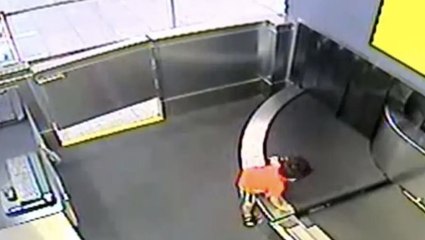 Un petit garçon blessé après un périple dans le tapis roulant d'un aéroport (VIDEO)