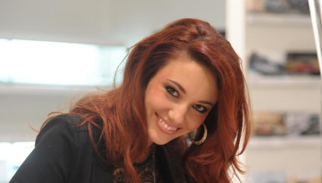 Delphine Wespiser : l'ex miss France se montre torride en lingerie