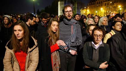 Notre-Dame : l'Ave Maria des passants (VIDEO)