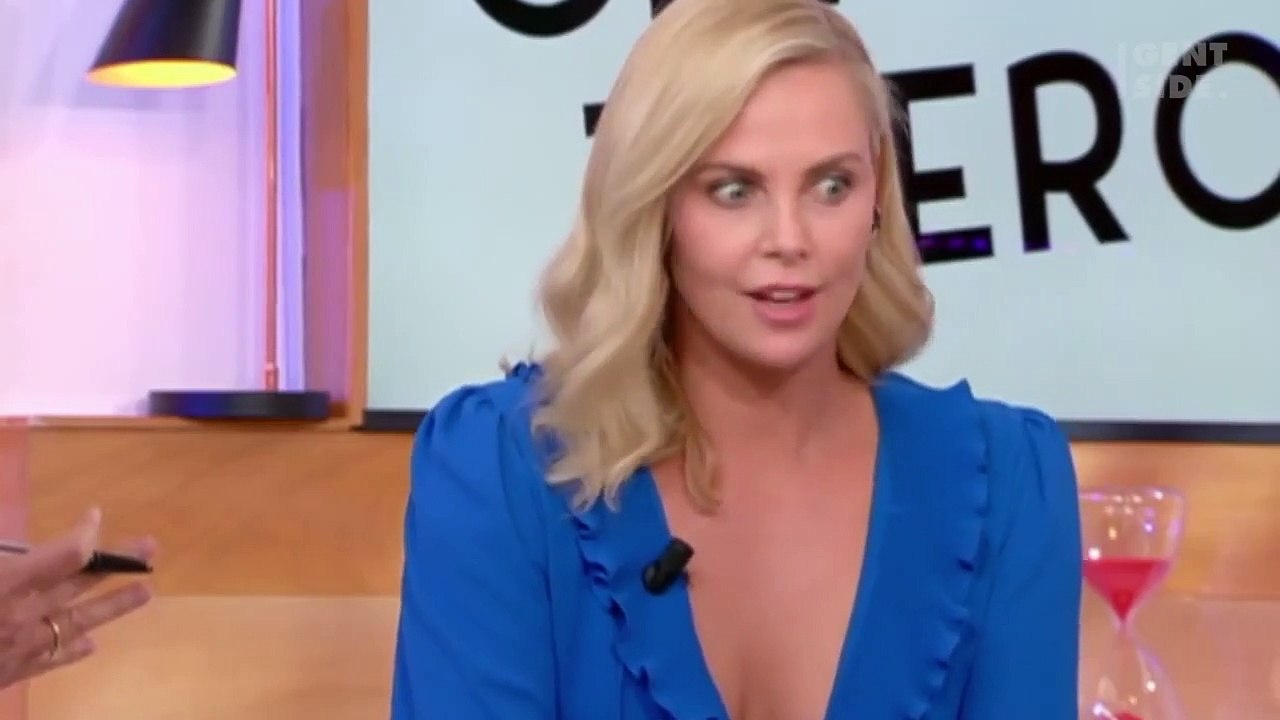 "Des c**** et une barbe fournie" : Célibataire depuis des années, Charlize Theron dresse le portrait de son homme idéal