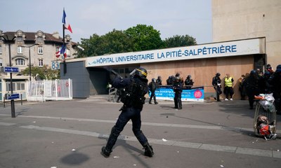 La vidéo d'un étudiant matraqué par des policiers le 1er mai, révélée sur Internet