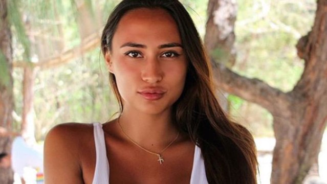 Astrid Nelsia (Les Anges 10) canon en maillot de bain