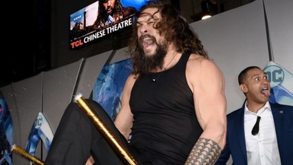 Jason Momoa : l'impressionnant Haka de l'acteur sur le tapis rouge