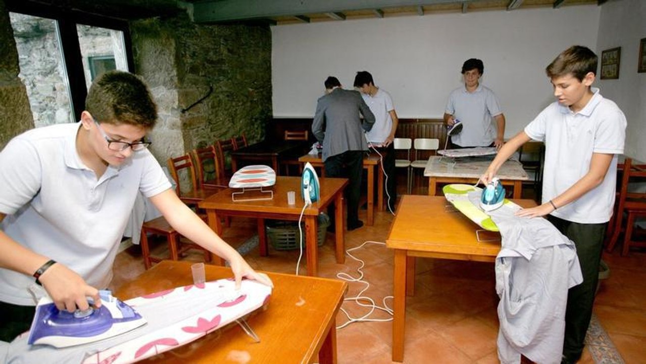 Dans ce collège, les garçons prennent des cours... de tâches ménagères