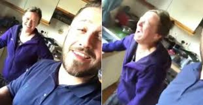 Ivre, il entre chez des inconnus et se prépare à manger avant de se coucher