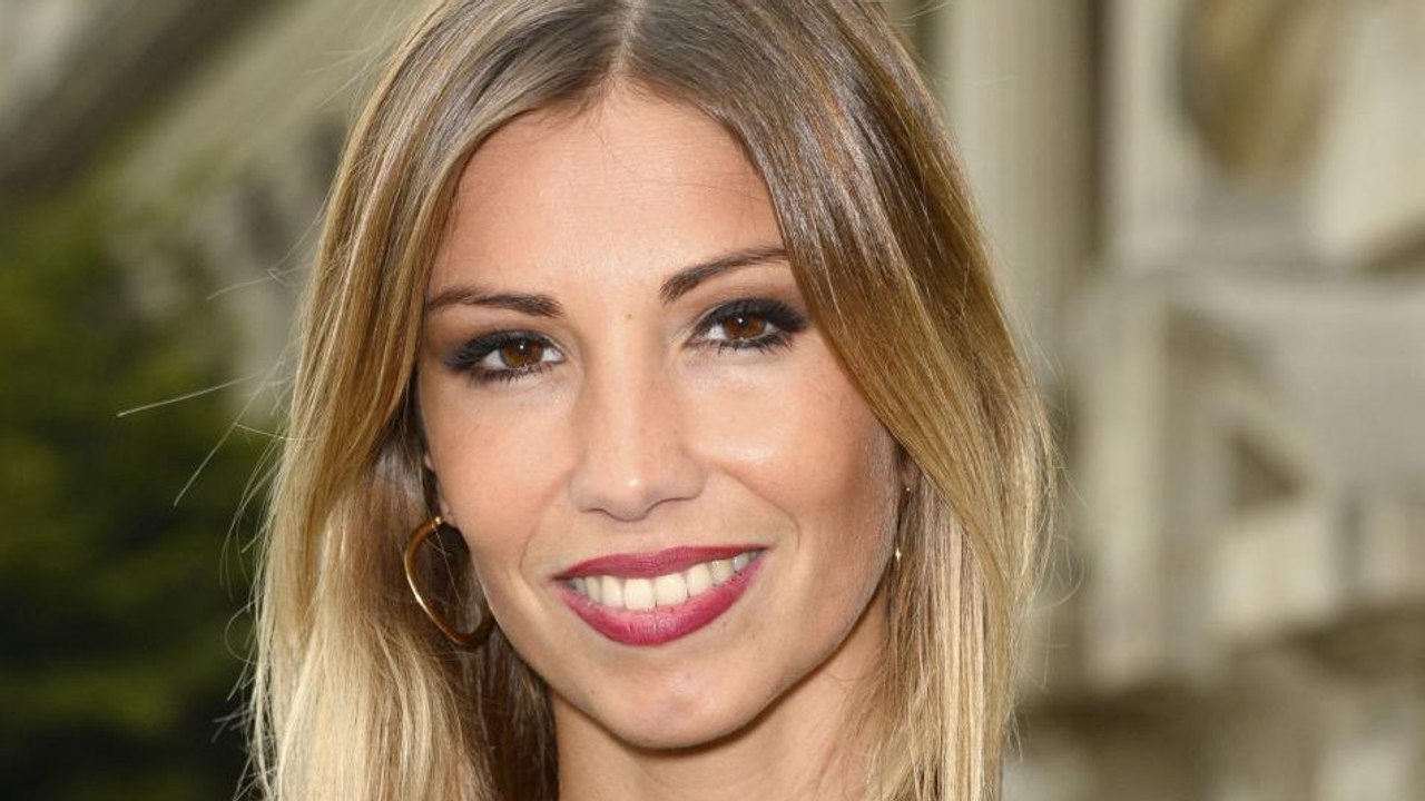 Alexandra Rosenfeld : sa drôle de photo en petite culotte dans les coulisses d'un shooting de Miss France