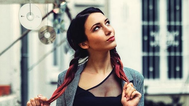 Delphine Wespiser ose une photo topless sur Instagram