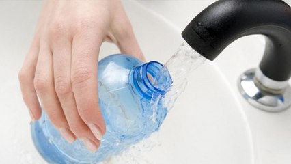 Est-ce vraiment sans danger de réutiliser sa bouteille d'eau en plastique ?