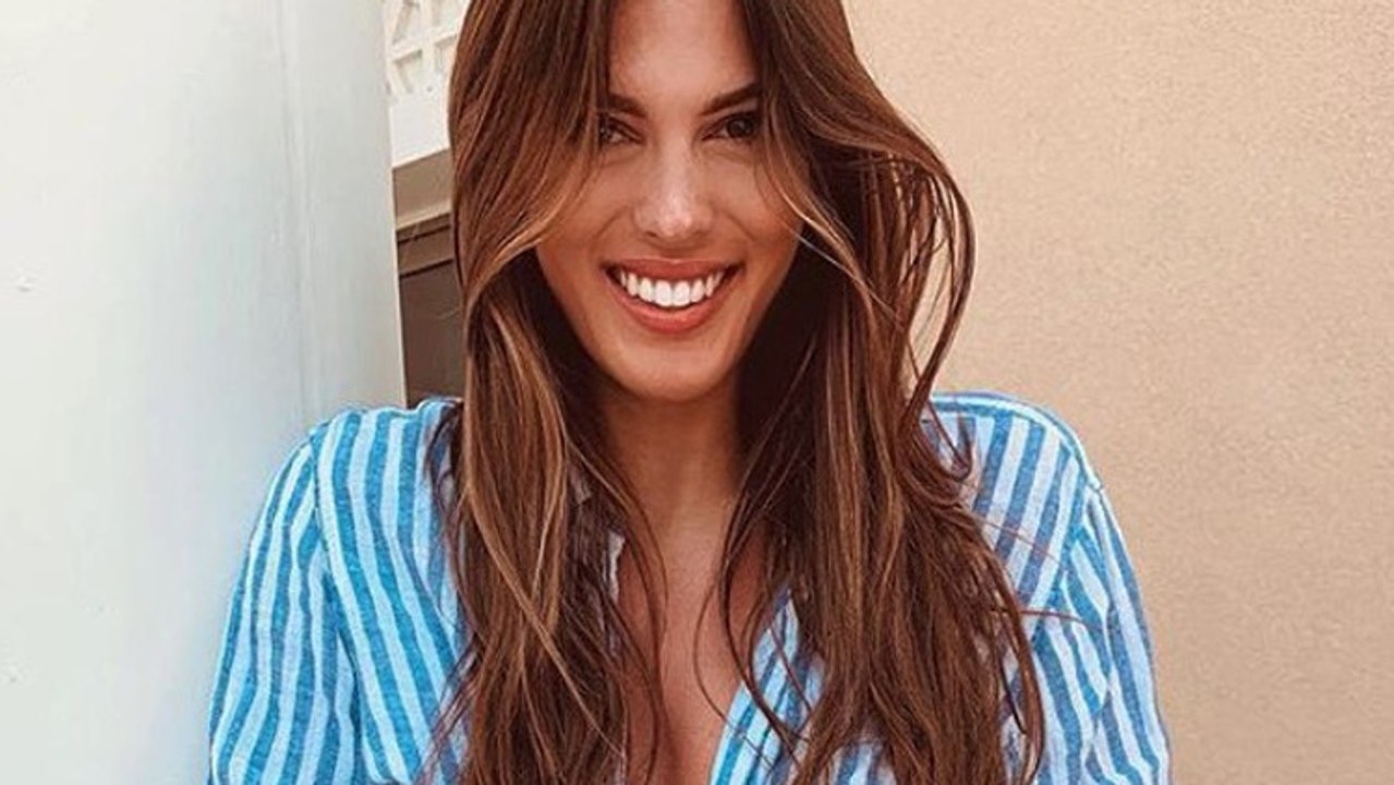 Iris Mittenaere : la photo en petite culotte qui divise fortement ses fans