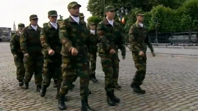 Fête Nationale Belge : la marche incroyablement ratée d'une section fait le tour des réseaux