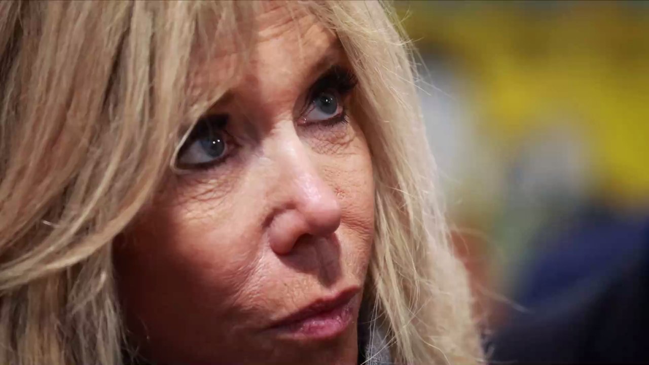 Brigitte Macron : son visage tuméfié affiché dans les rues de Milan