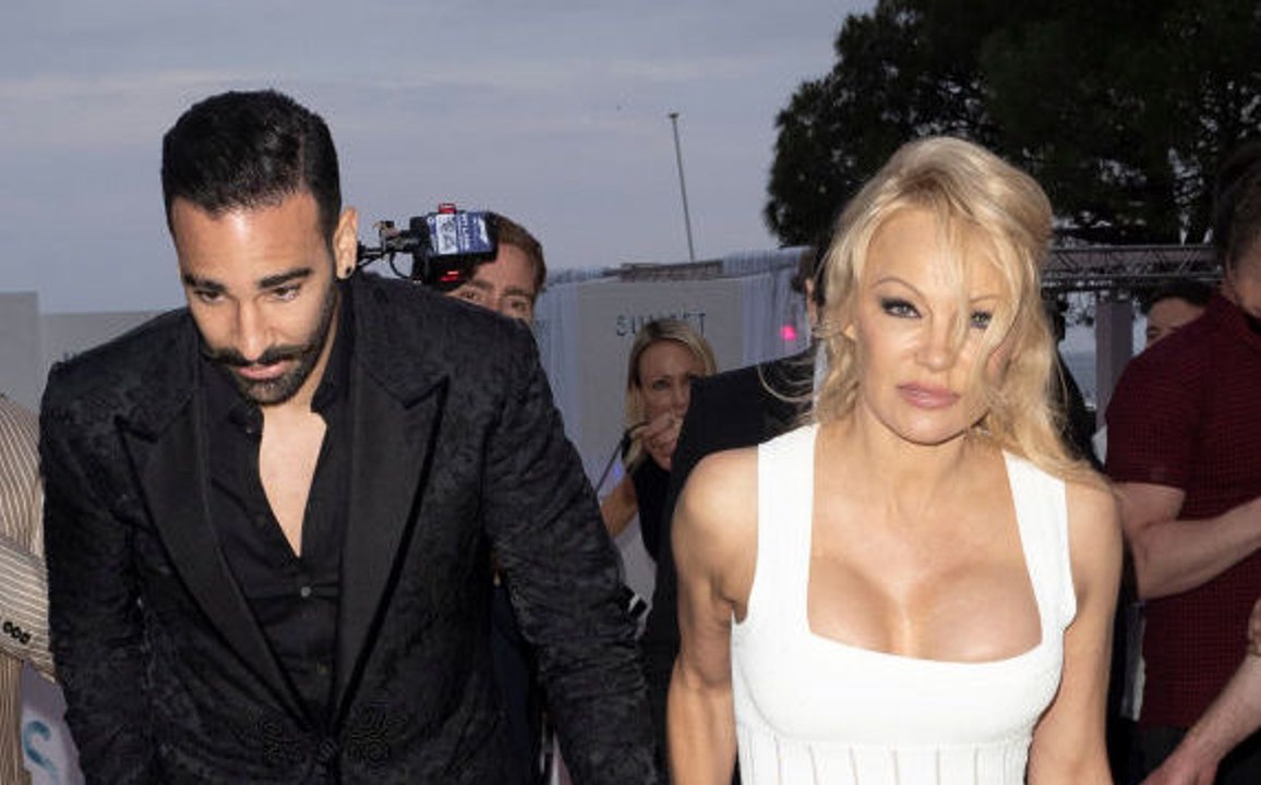 Adil Rami : après Pamela Anderson, l'ex-femme du footballeur balance sur les réseaux sociaux