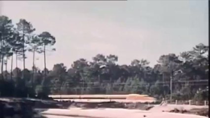 TGV : une pub surréaliste de 1972 refait surface, avec des hommes qui fument la pipe et des femmes en mini-jupe