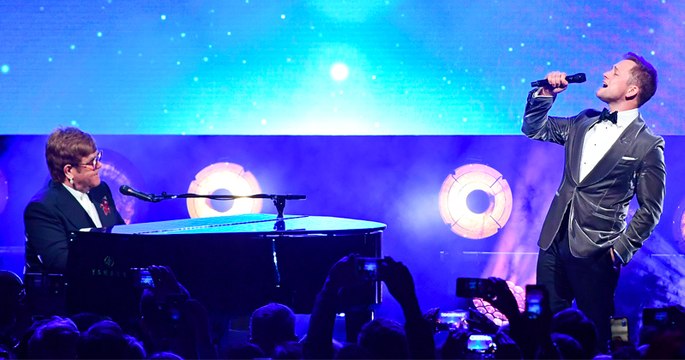 Elton John et Taron Egerton chantent Rocketman à Cannes (VIDEO)