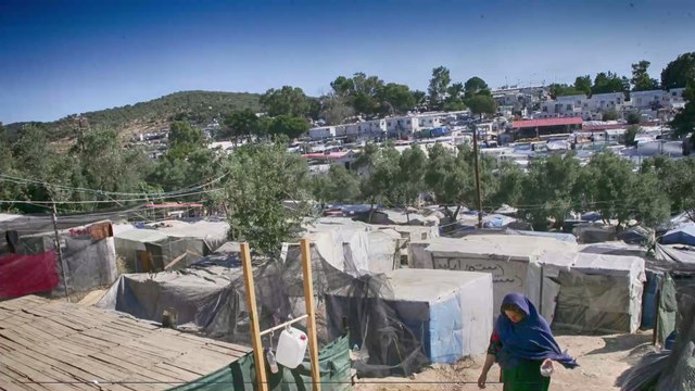 Migrants : confinement prolongé dans le camp surpeuplé de Lesbos en Grèce