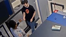 Une employée d'un aéroport insulte un passager, elle se fait renvoyer