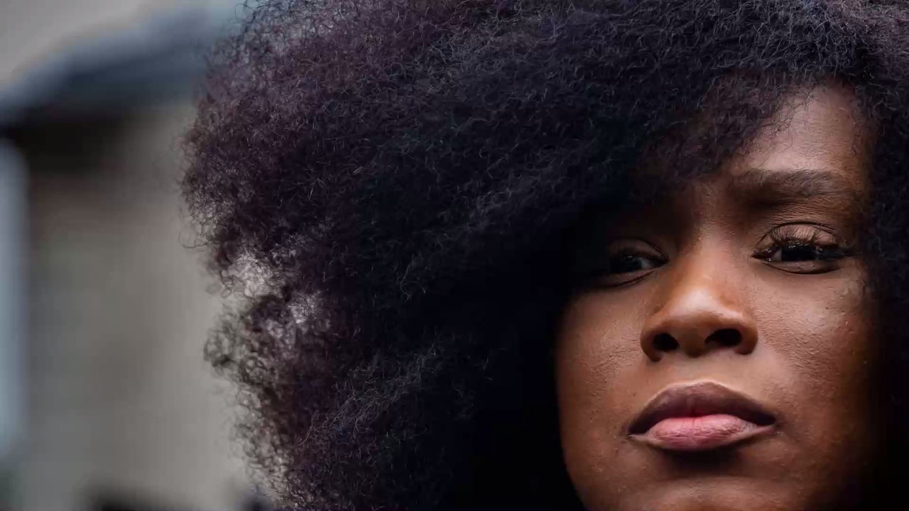 Mort d'Adama Traoré : Assa Traoré porte plainte contre Marion Maréchal (VIDÉO)