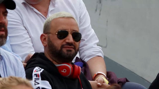 Touche pas à mon poste : Christophe Carrière révèle le salaire de plusieurs chroniqueurs