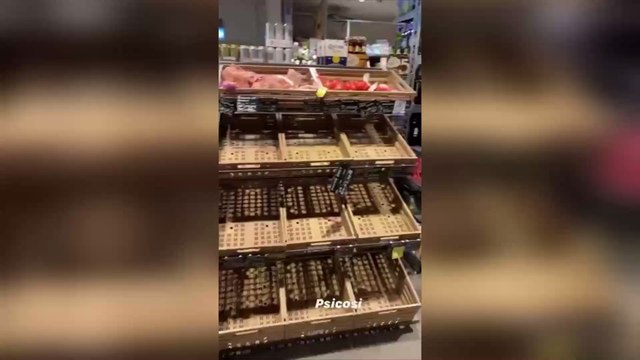 Coronavirus en Italie : panique dans les supermarchés, des images impressionnantes des rayons dévalisés