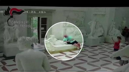 Italie : un touriste abîme une statue veille de 200 ans en prenant un selfie