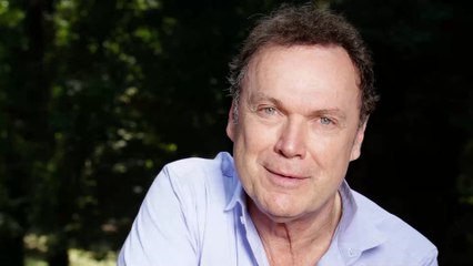 Julien Lepers aborde Nicolas Sarkozy à une dédicace et se plaint de ses problèmes