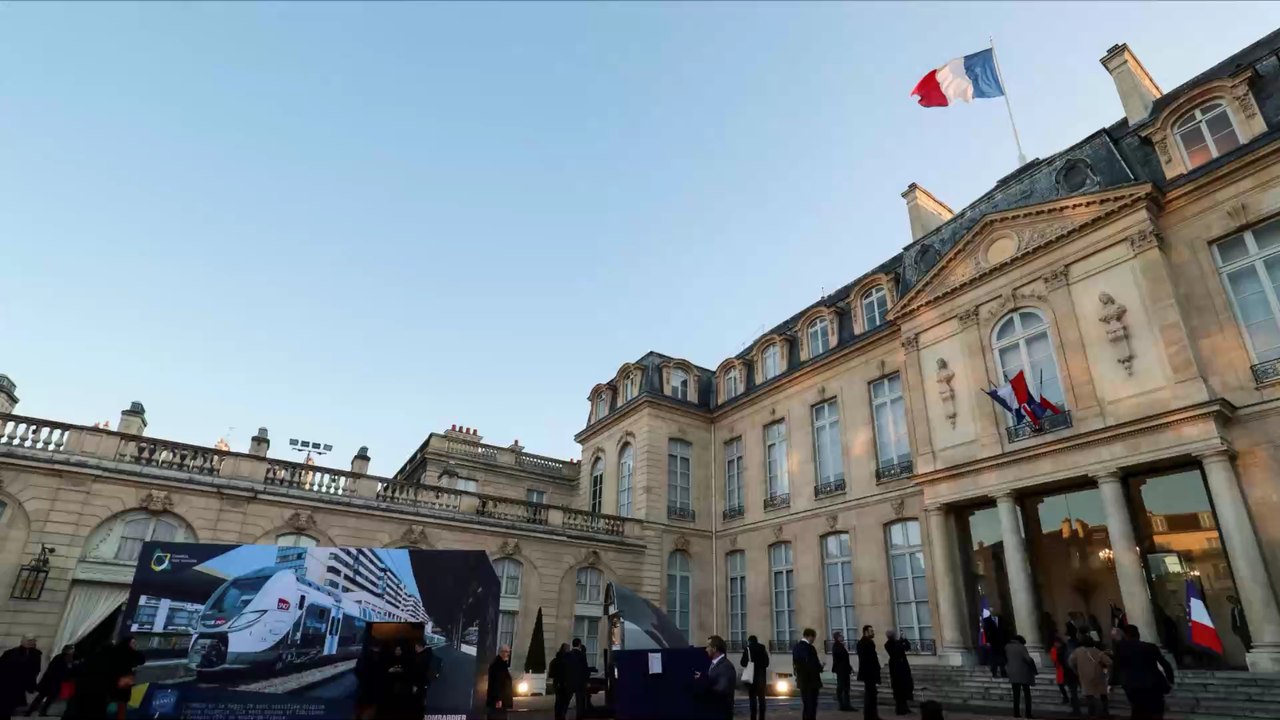 Coronavirus : François Hollande critique sévèrement les mesures prises par Emmanuel Macron