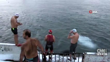Boğazın buz gibi sularında yüzdüler