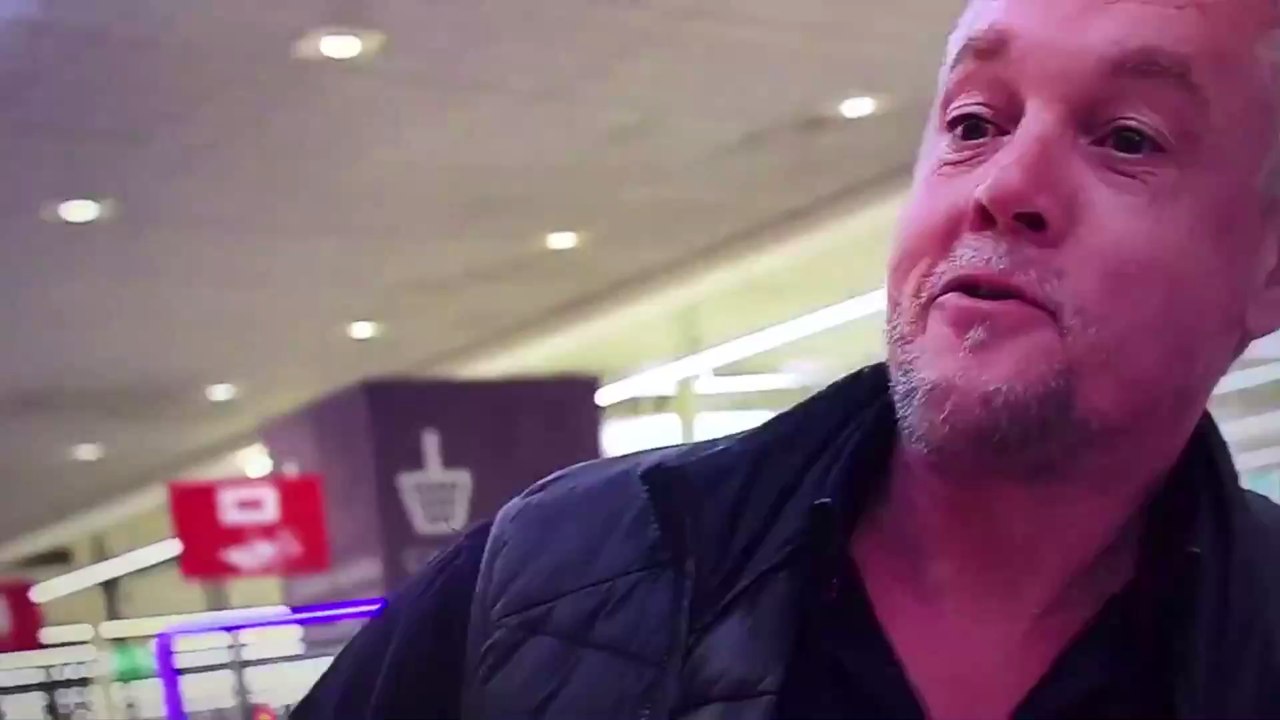 Coronavirus : sur TF1, le témoignage d'une caissière en larmes bouleverse les internautes (VIDÉO)