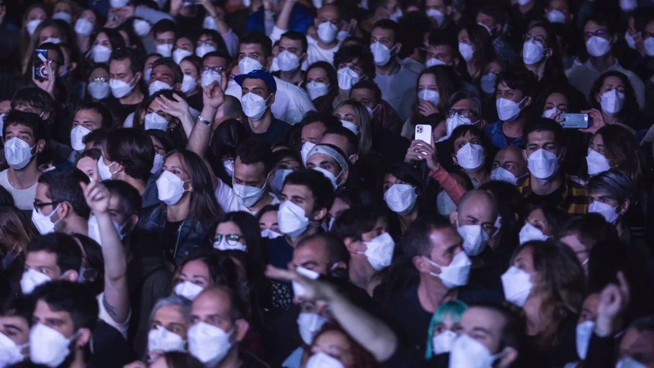 5000 personnes se réunissent à Barcelone pour un concert de rock