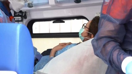 Coronavirus : cet été, il faudra garder ses distances "même sur les plages"