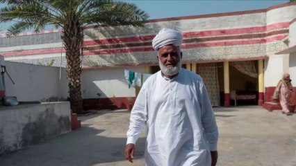 Attaque devant les anciens locaux de Charlie Hebdo : le père de l'assaillant est "fier de son fils"