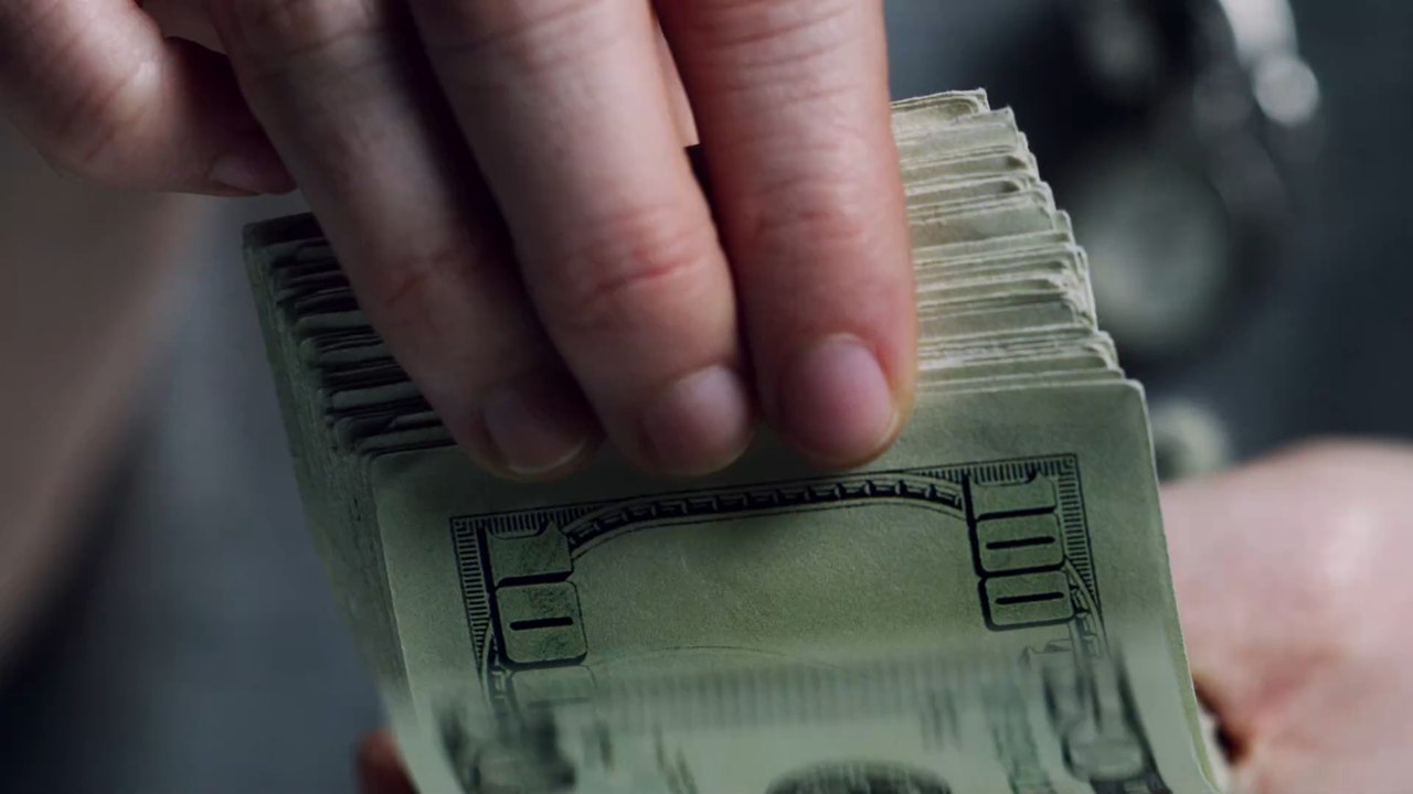 Tour Eiffel : une vente aux enchères va vous permettre d'acheter un morceau du monument !