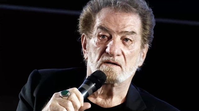 Johnny Hallyday : Eddy Mitchell avoue avoir mis une claque dans la figure à l'idole des jeunes