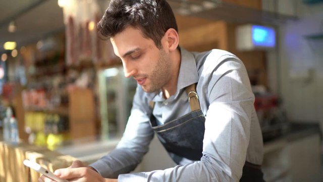 Job d'été : 10 000 annonces mises en ligne par de grandes entreprises