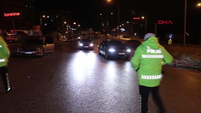 Denizli'de karda mahsur kalanlara Kızılay ve AFAD yiyecek dağıttı