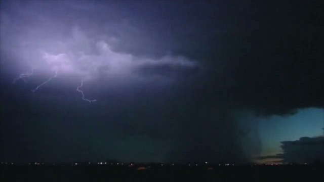 Brésil : une adolescente se fait électrocuter en chargeant son smartphone