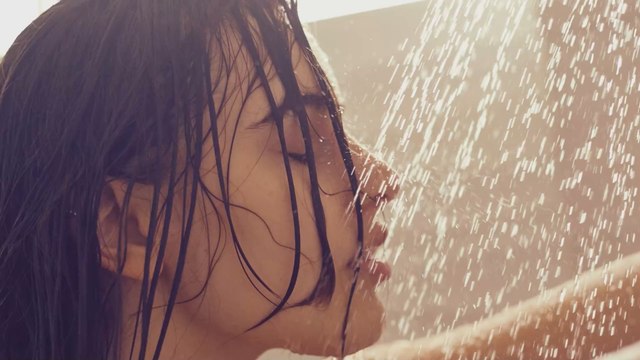 Insolite : un serpent émerge des canalisations alors qu'elle prend sa douche