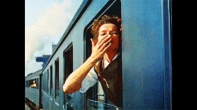 Nancy : les images d'un choc spectaculaire entre un train et camion à un passage à niveau