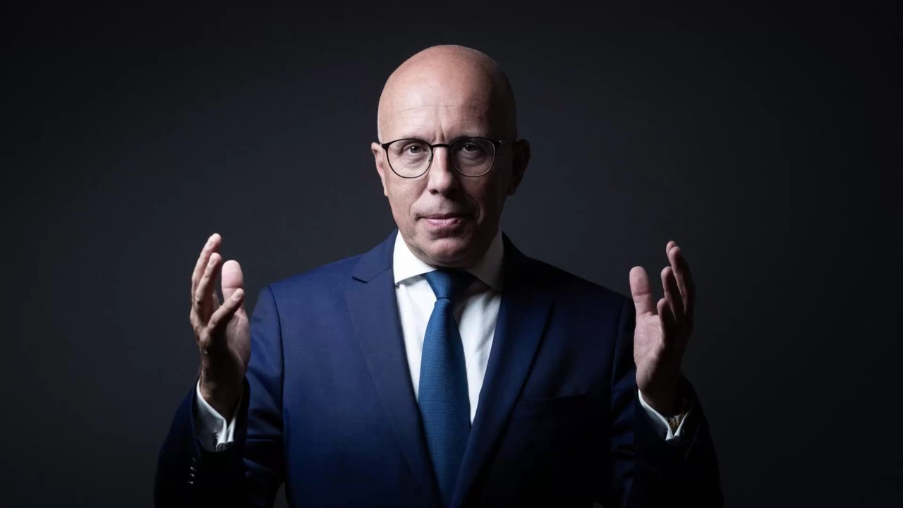 "Tu me manques" : les surprenants SMS d'Emmanuel Macron