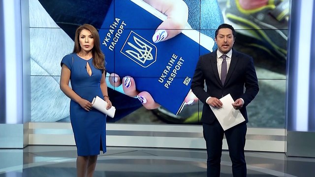 Migrantes ucranianos se instalan en la garita de San Ysidro en busca de entrar como refugiados de guerra a Estados Unidos.