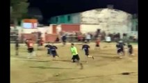 Kaçtı ama kurtulamadı!! 8 futbolcu bir olup hakeme saldırdı! Öldüresiye dayak kamerada