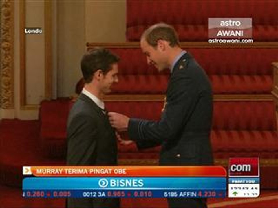 Andy Murray terima pingat OBE
