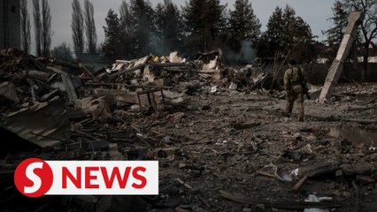 Russian forces regroup on outskirts of Kyiv