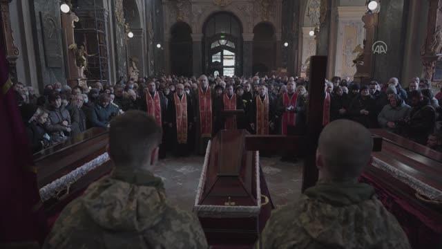 Hayatını kaybeden Ukraynalı askerler için Lviv'de cenaze töreni düzenlendi