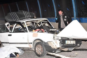 OTOYOLDA OTOMOBİLLER ÇARPIŞTI: 1 ÖLÜ, 2 YARALI