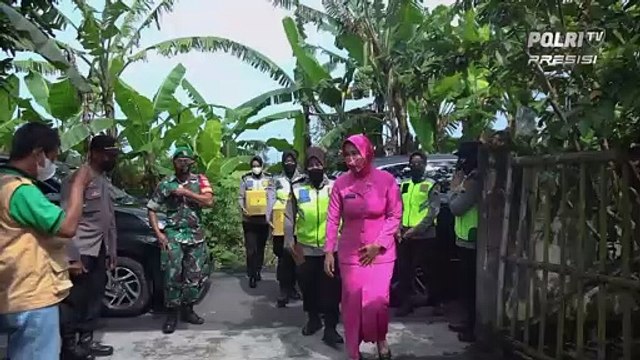 Ketua Bhayangkari Cabang Klaten Berikan Bantuan Sembako & Uang Santunan Kepada Warga Yang Sakit