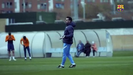 Así alecciona Xavi a sus pupilos en los entrenamientos / FCB