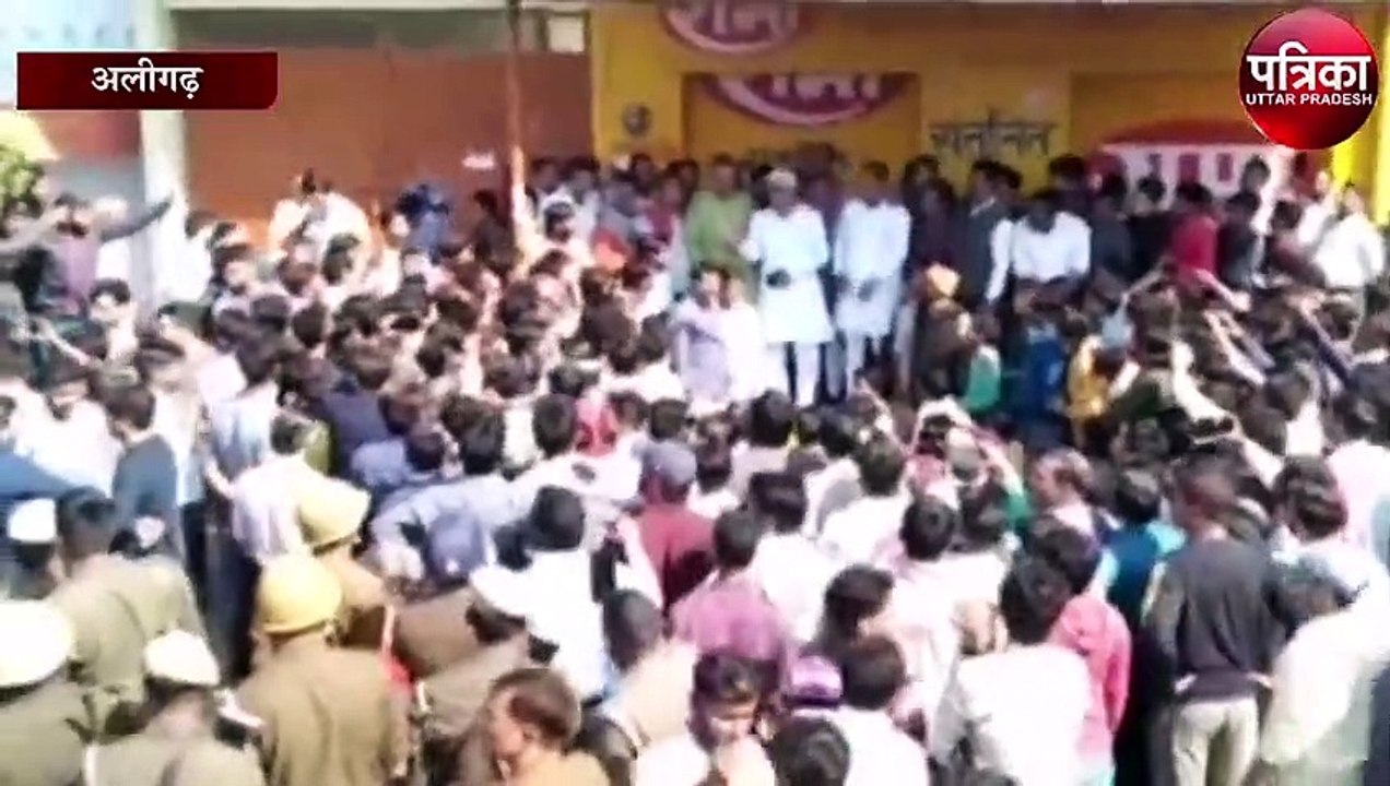 अराजक तत्वों ने मंदिर की गुंबद को किया क्षतिग्रस्त, फिर जो हुआ...