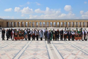 Türkmen Alevi Bektaşi Vakfından Anıtkabir'e ziyaret