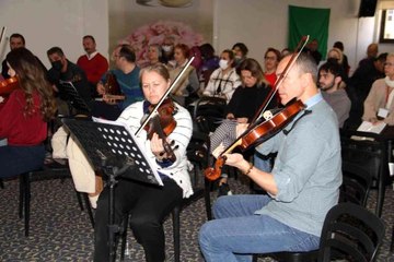 55 hekim eğitime destek için şarkı söyleyecek